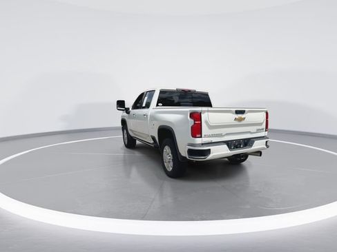 Used 2025 Chevrolet Silverado 2500 High Country w/ High Country Premium Package AWD/4WD image 9