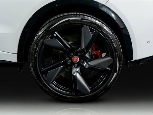 Used 2022 Jaguar F-PACE SVR image 9