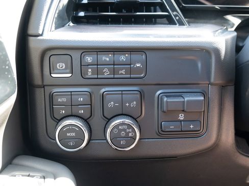 Used 2025 Chevrolet Tahoe Z71 w/ Z71 Off-Road Package AWD/4WD image 8