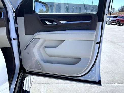 Used 2023 GMC Yukon XL Denali w/ Denali Reserve Package image 17