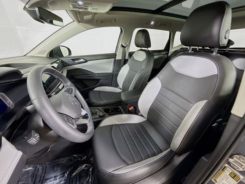 Used 2023 Volkswagen Taos SEL image 5