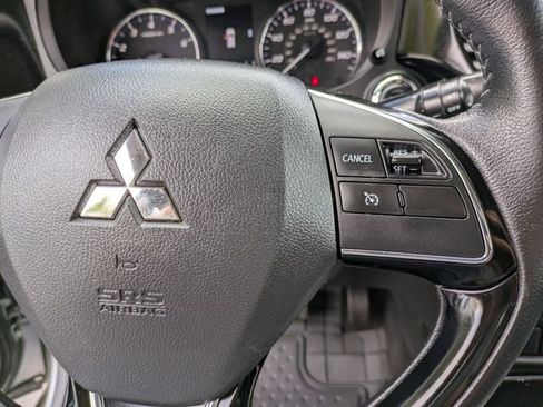 Used 2020 Mitsubishi Outlander ES AWD/4WD image 17