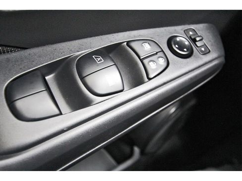 Used 2025 Nissan Kicks Play S image 18