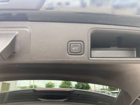Used 2024 GMC Terrain SLE w/ Driver Convenience Package AWD/4WD image 11