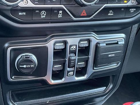 Used 2023 Jeep Gladiator Sport AWD/4WD image 28
