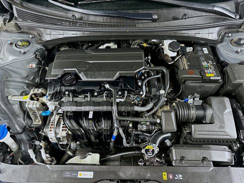 Used 2025 Hyundai Elantra SEL FWD image 33