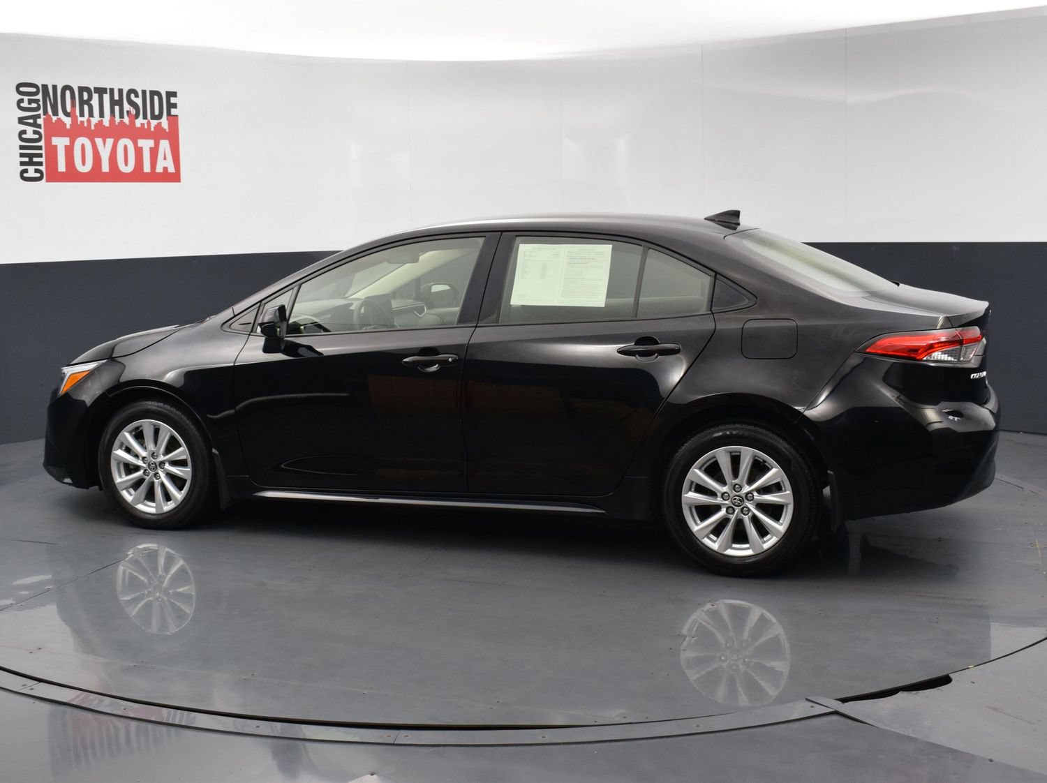Used 2023 Toyota Corolla LE w/ LE Convenience Package FWD image 2