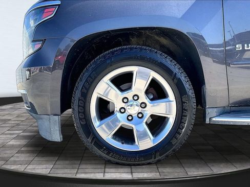 Used 2017 Chevrolet Suburban Premier AWD/4WD image 33