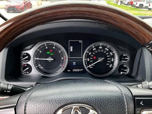 Used 2019 Toyota Land Cruiser image 12