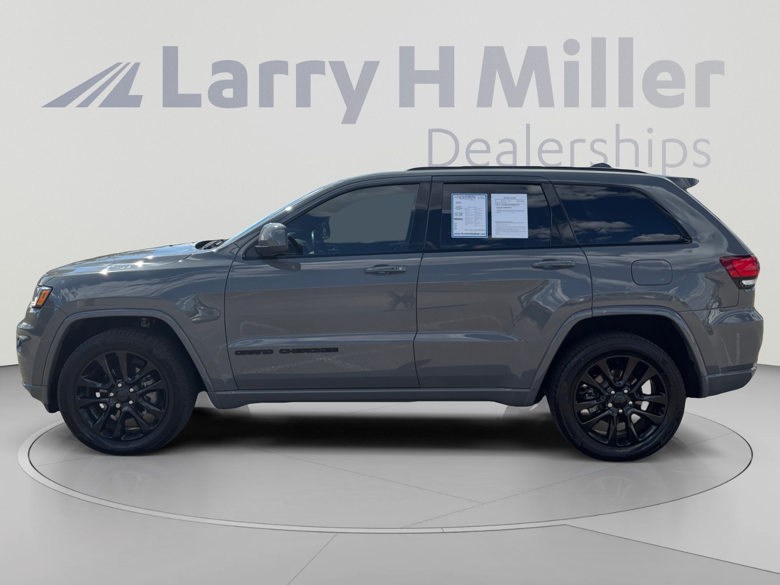 Used 2020 Jeep Grand Cherokee Altitude AWD/4WD image 3