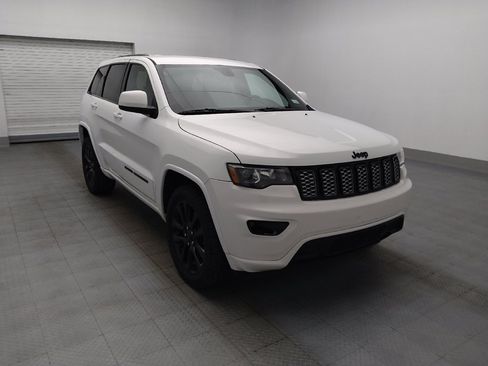 Used 2018 Jeep Grand Cherokee Altitude AWD/4WD image 13