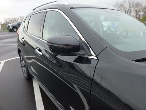 Used 2017 Nissan Rogue SL image 5