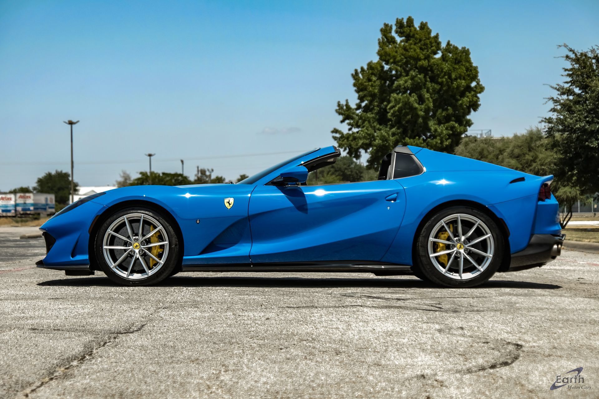 Used 2022 Ferrari 812 GTS RWD image 7