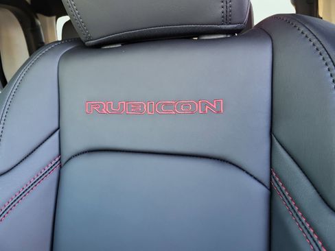 New 2025 Jeep Gladiator Rubicon w/ Convenience Group AWD/4WD image 23
