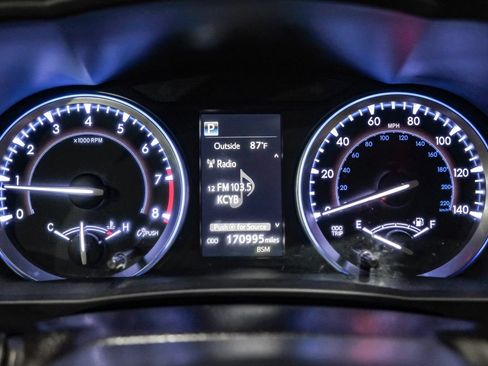 Used 2018 Toyota Highlander XLE FWD image 18