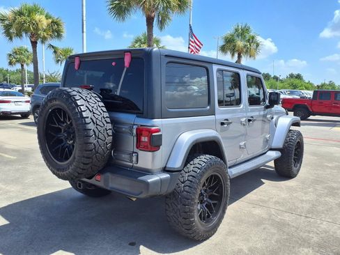 Used 2018 Jeep Wrangler Unlimited Sahara w/ Cold Weather Group AWD/4WD image 5