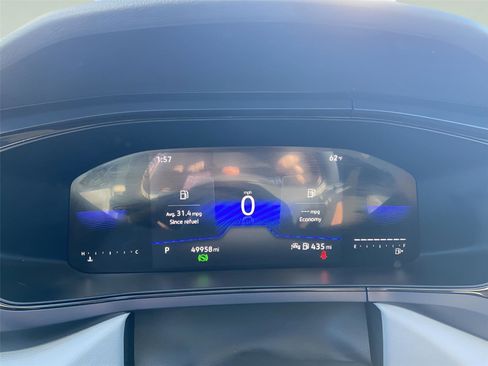 Used 2022 Volkswagen Taos SE w/ Panoramic Sunroof Package image 4