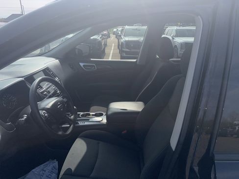 Used 2020 Nissan Pathfinder S image 16