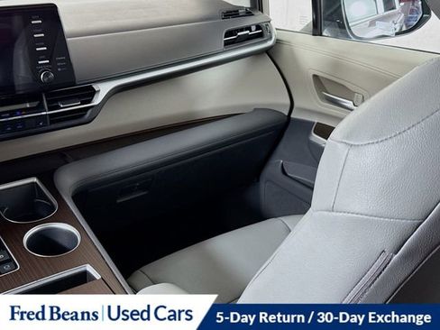 Used 2024 Toyota Sienna XLE image 24