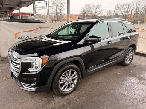 Used 2024 GMC Terrain SLT image 8