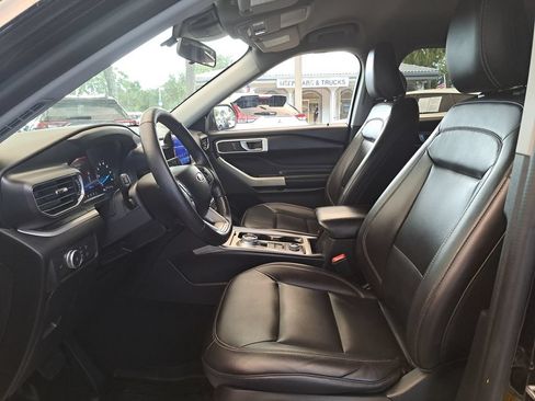 Used 2022 Ford Explorer XLT w/ Equipment Group 202A AWD/4WD image 22