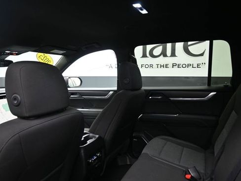 Used 2025 GMC Acadia Elevation image 25