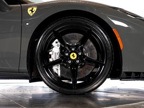 Certified 2022 Ferrari F8 Tributo RWD image 21