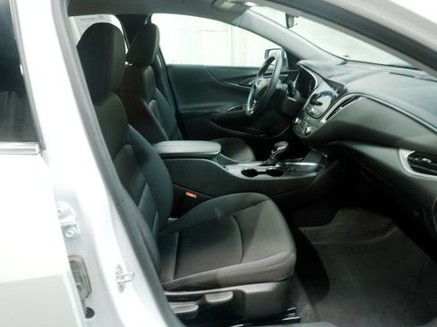 Used 2024 Chevrolet Malibu LT FWD image 11