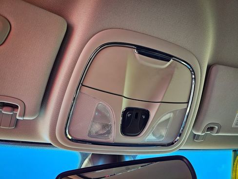 Used 2020 Jeep Cherokee Limited image 27