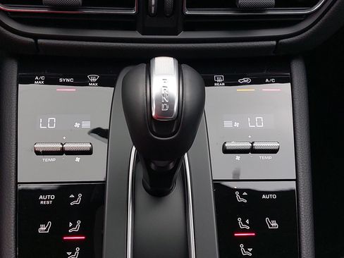 Certified 2026 Porsche Macan Turbo AWD/4WD image 23