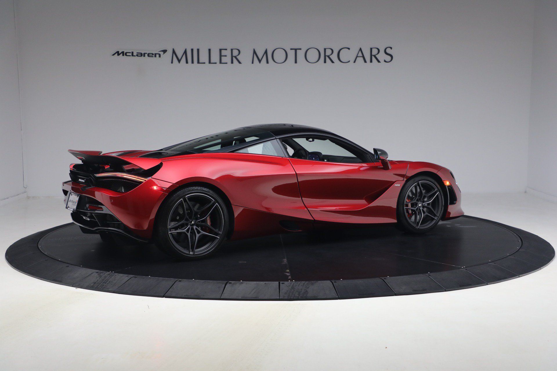 Used 2019 McLaren 720S Performance RWD image 7