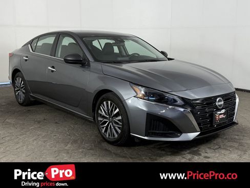 Used 2025 Nissan Altima 2.5 SV FWD image 1
