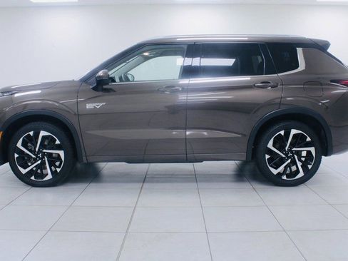 Used 2024 Mitsubishi Outlander SEL image 2