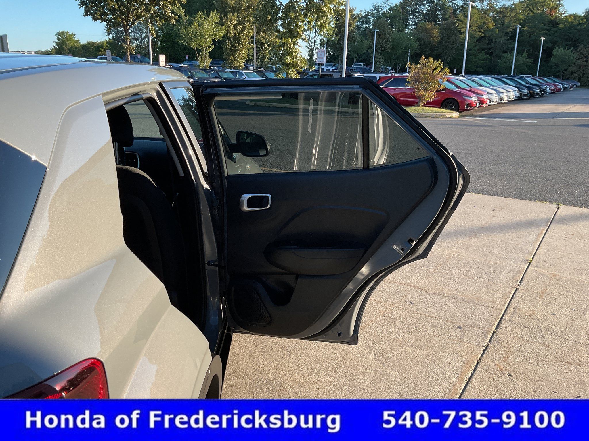 Used 2023 Hyundai Venue SE FWD image 18