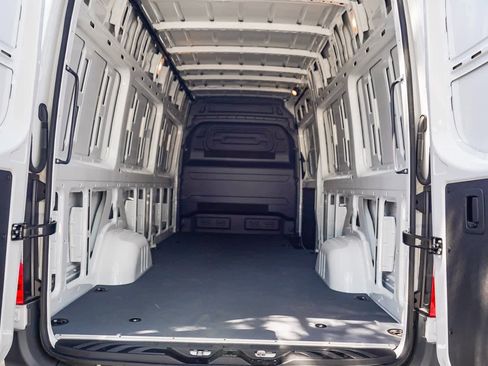 New 2024 Mercedes-Benz eSprinter 170 Cargo image 29