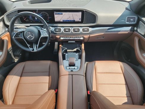 Used 2025 Mercedes-Benz GLS 450 4MATIC image 2