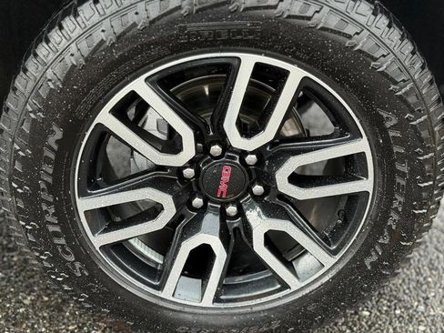 Used 2022 GMC Sierra 1500 AT4 w/ AT4 Preferred Package image 9