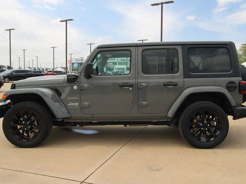 Used 2023 Jeep Wrangler Unlimited Sahara image 16