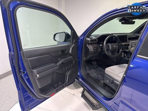 Used 2025 Toyota Tacoma SR5 image 6