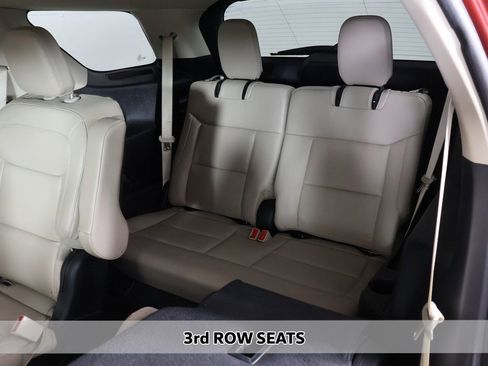 Used 2022 Ford Explorer XLT w/ Equipment Group 202A image 7