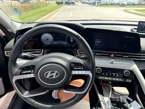 Used 2023 Hyundai Elantra Limited FWD image 7