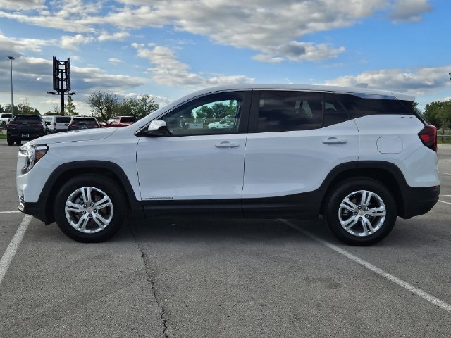 Used 2024 GMC Terrain SLE FWD image 4