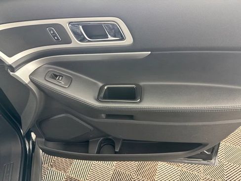 Used 2015 Ford Explorer XLT w/ Equipment Group 202A FWD image 21