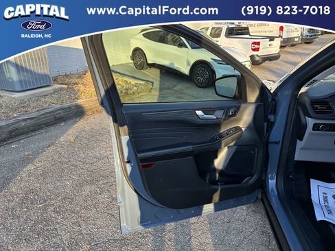 Certified 2025 Ford Escape Platinum w/ Premium Technology Package image 19