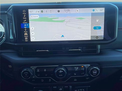 Used 2024 Jeep Wrangler Unlimited Rubicon w/ Technology Group image 26