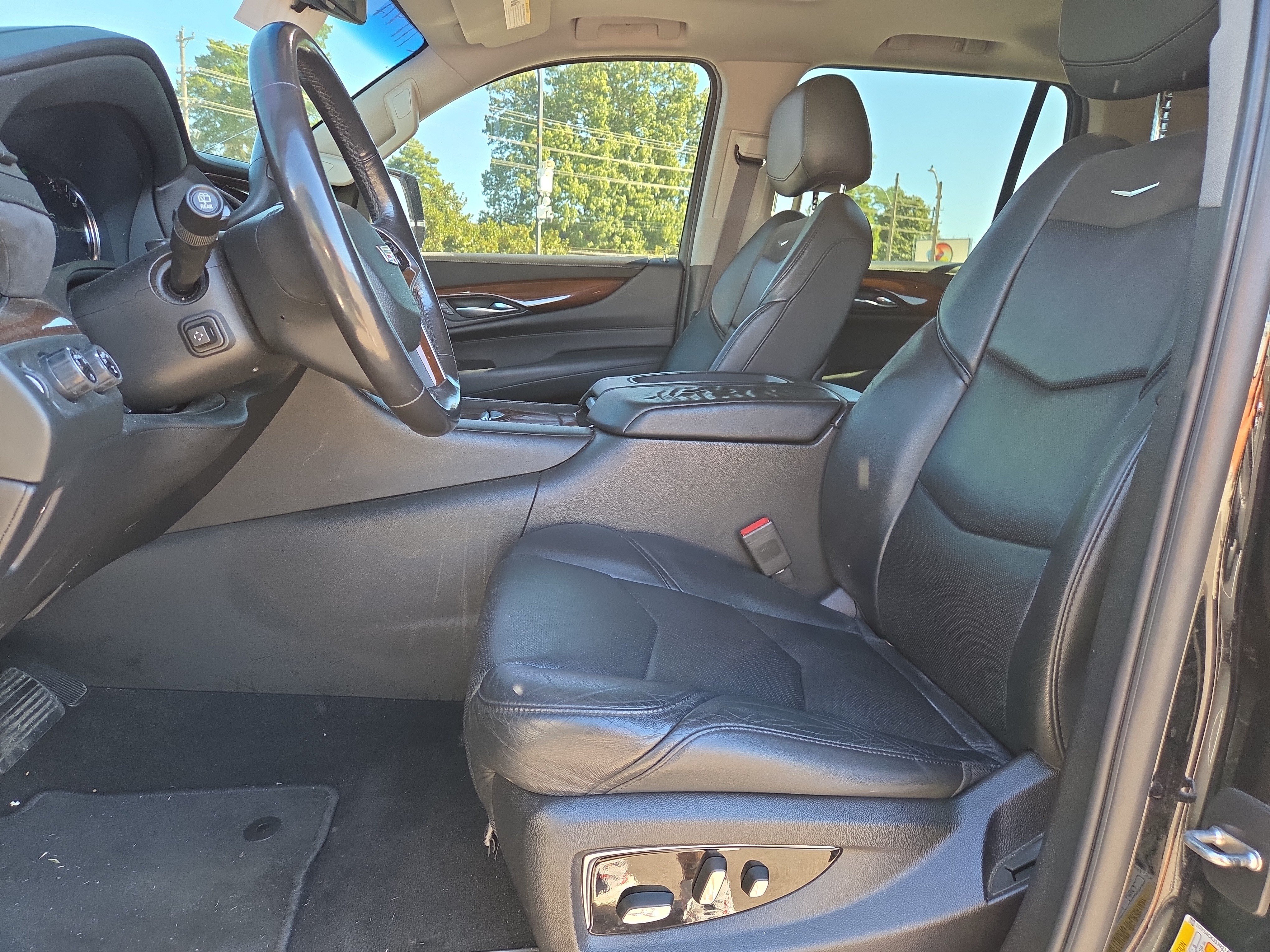 Used 2018 Cadillac Escalade Premium Luxury AWD/4WD image 10
