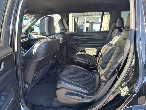 Used 2023 Jeep Grand Cherokee L Laredo image 23