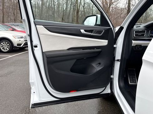 Certified 2025 Volkswagen Atlas Cross Sport SEL Premium R-Line image 11