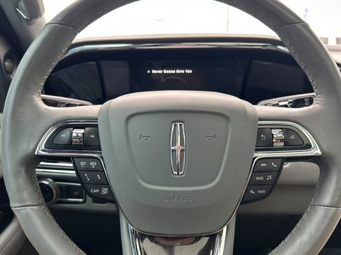Used 2019 Lincoln Navigator Reserve image 25