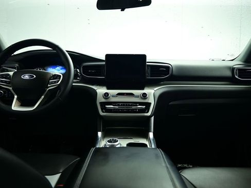 Used 2023 Ford Explorer XLT w/ Equipment Group 202A image 6